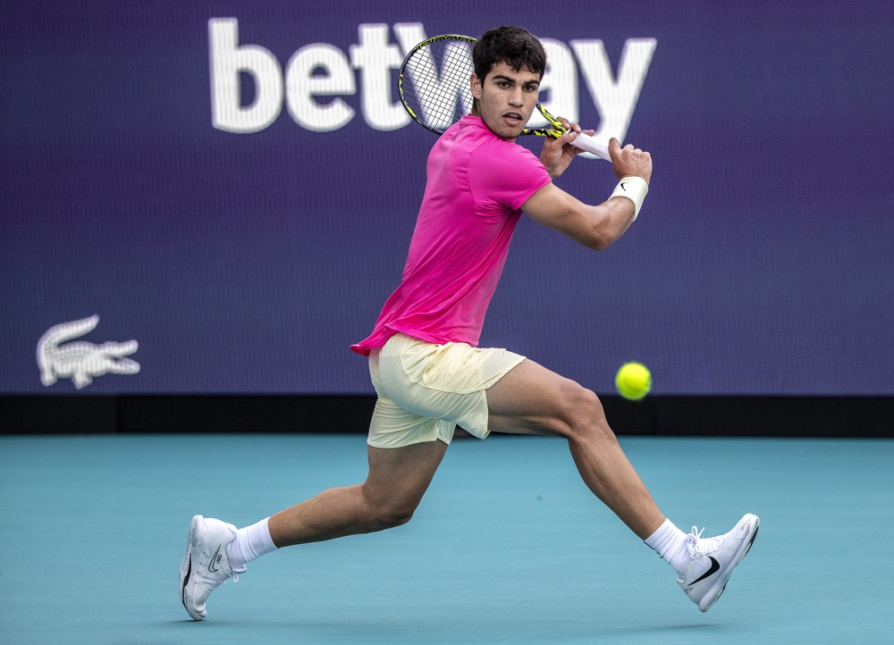 Alcaraz mantiene su alto nivel para eliminar a Paul y pasar a cuartos en Miami