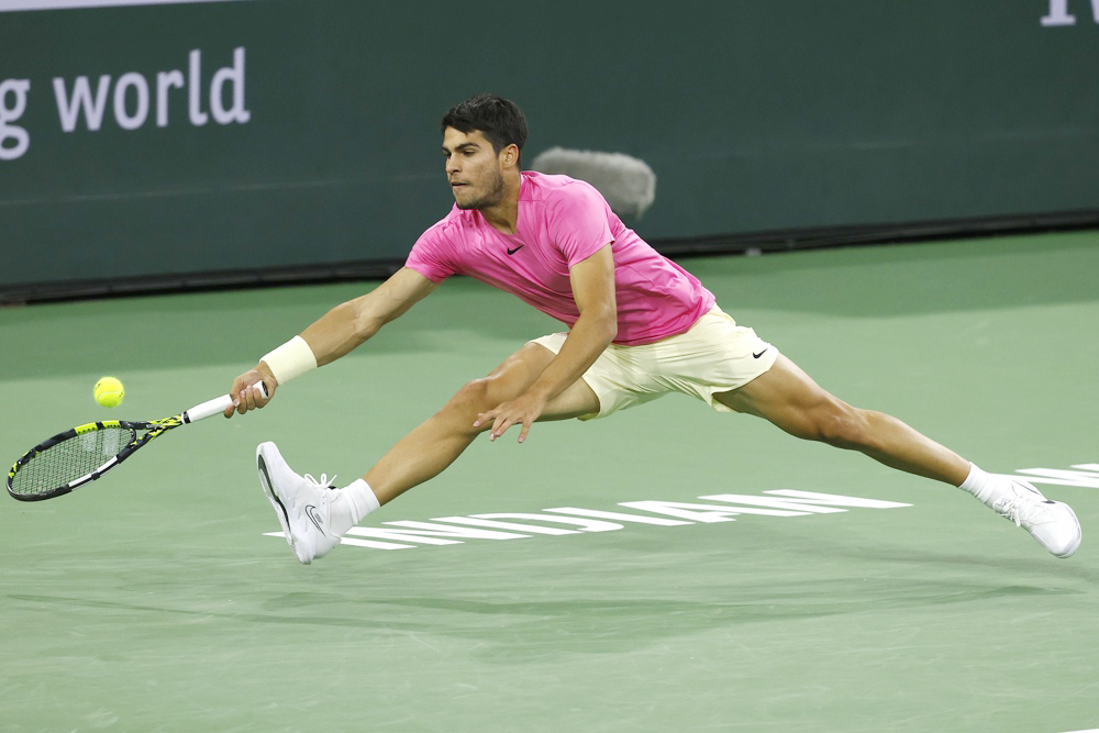 Alcaraz descifra a Auger-Aliassime y se cita en semifinales con Sinner