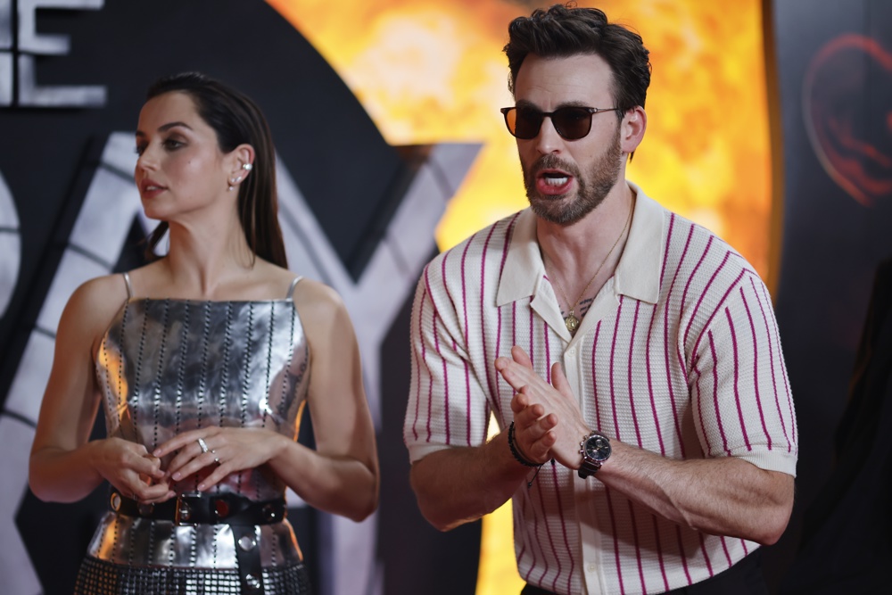 Ana de Armas y Chris Evans, juntos de nuevo en el film “Ghosted”