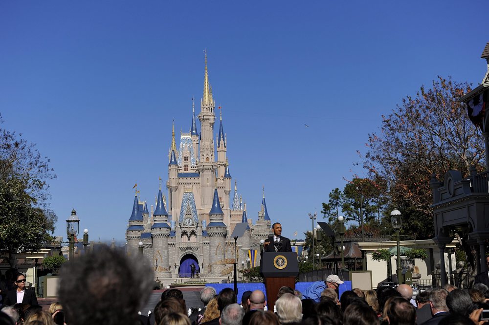 Disney transporta al mundo digital con la veloz montaña rusa Tron en Florida