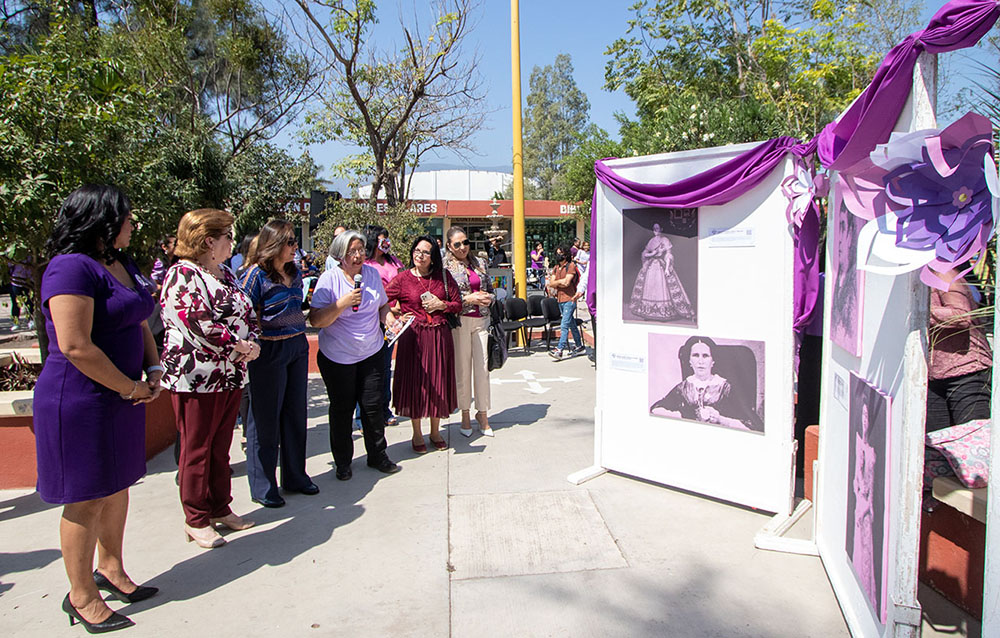 Presenta UAT exposición de mujeres en la historia