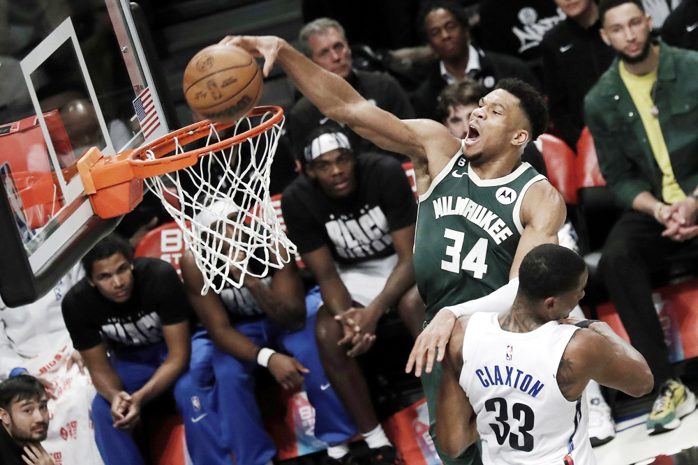 Giannis regresa y los Bucks sellan su decimoquinto triunfo consecutivo