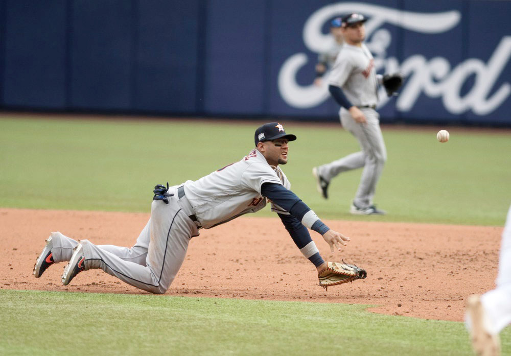 El cubano Yuli Gurriel acuerda por una temporada con los Marlins