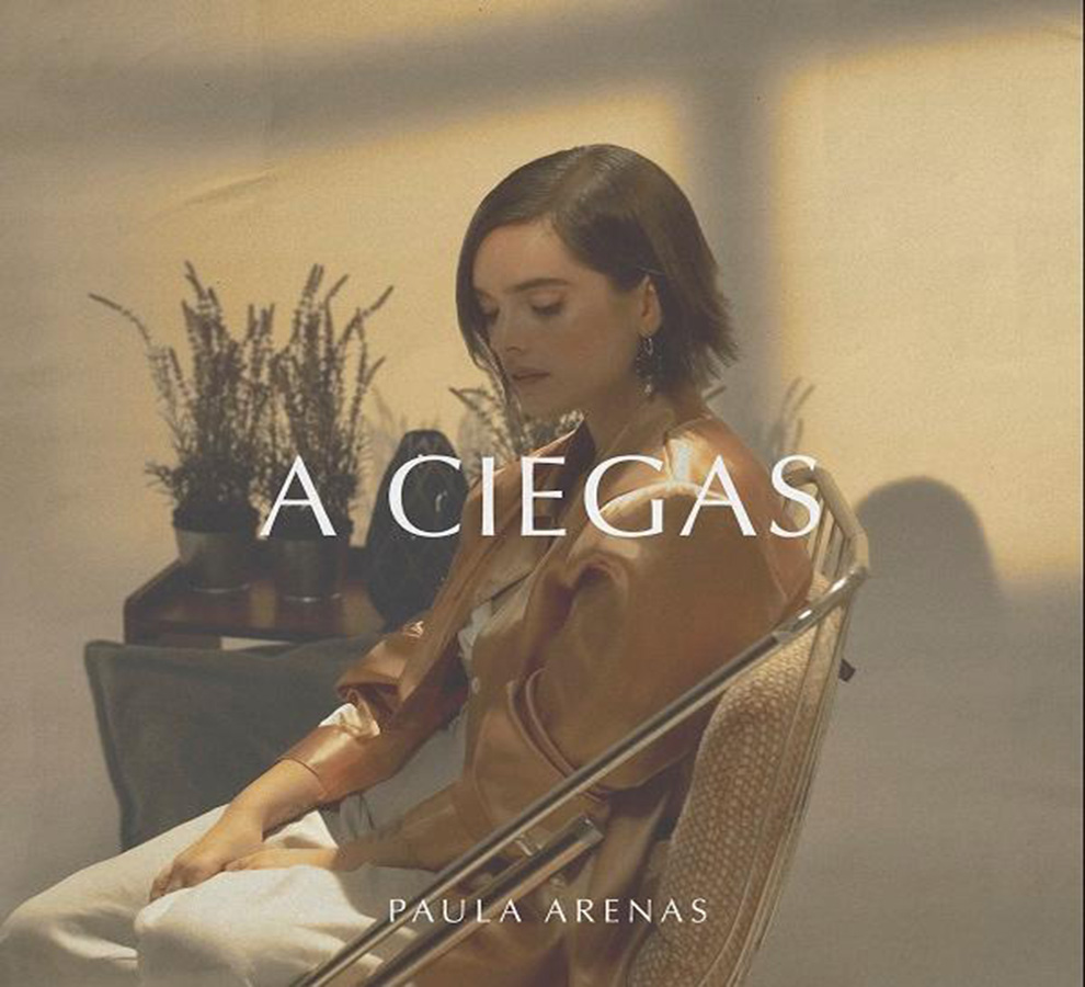 Paula Arenas invita a “amarnos de nuevo” con la balada “A Ciegas”