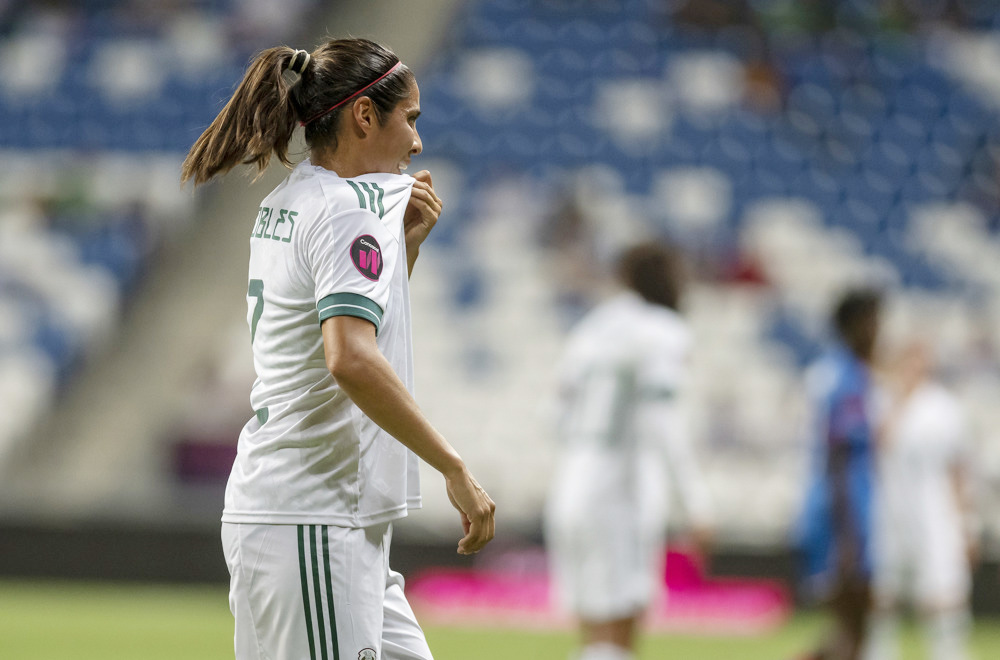 Robles y Corral encabezan lista de México para amistosos en EE.UU.