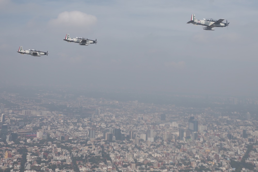 México expide la ley que da control del espacio aéreo al Ejército