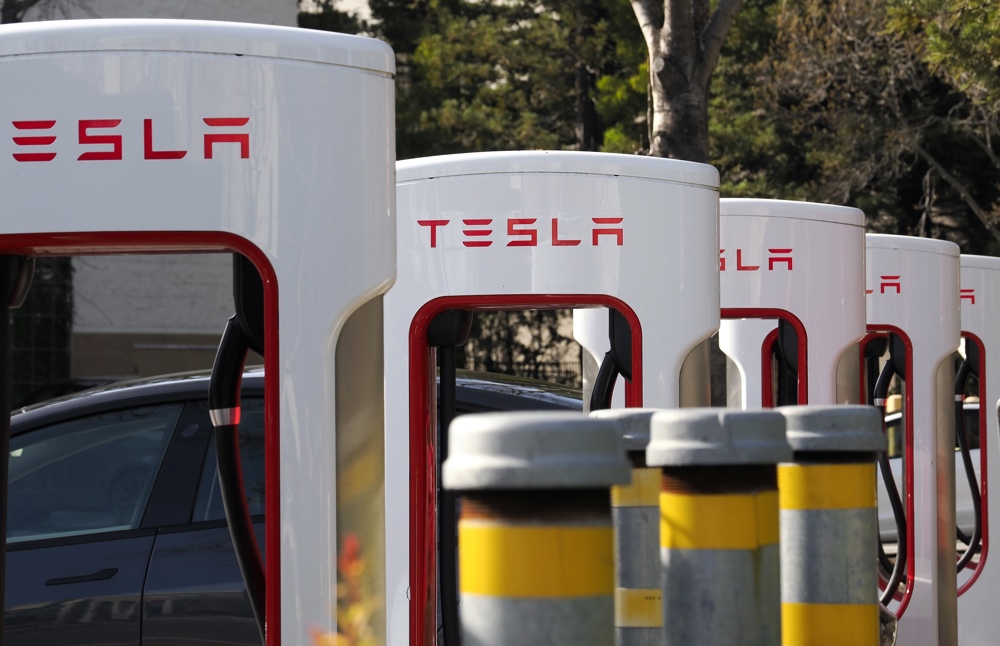 Denuncian a Tesla por supuesto monopolio de sus servicios de reparación
