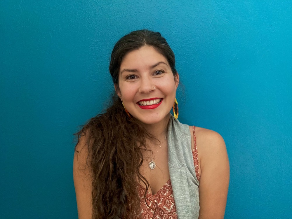 Científica latina urge a comunidades de color a luchar unidas contra polución