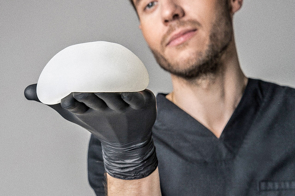 ¿Los implantes mamarios afectan la detección de cáncer de mama en las mujeres?