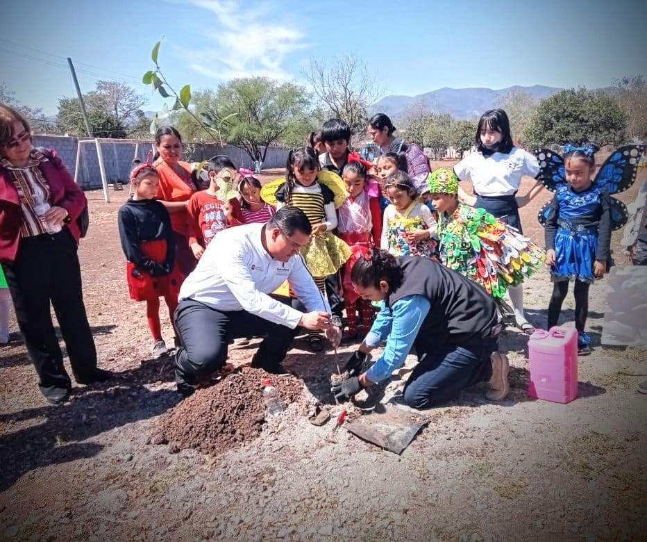 Fomenta UAT huertos ecológicos en escuelas primarias