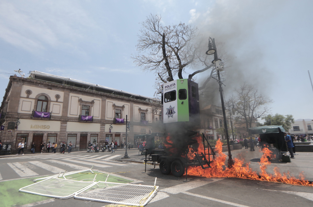 Indígenas exigen investigar a exgobernador de Michoacán por masacre de 2017