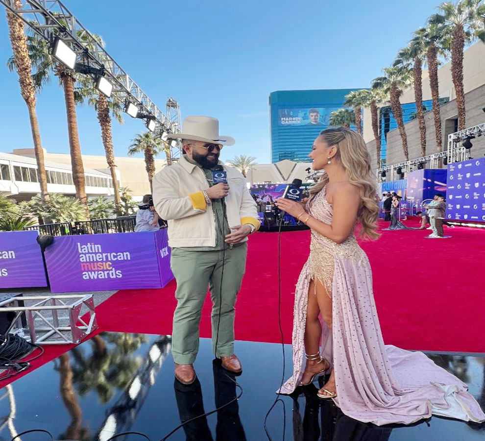 CARIN LEÓN -IMPRESIONA EN LATIN AMERICAN MUSIC AWARDS 2023