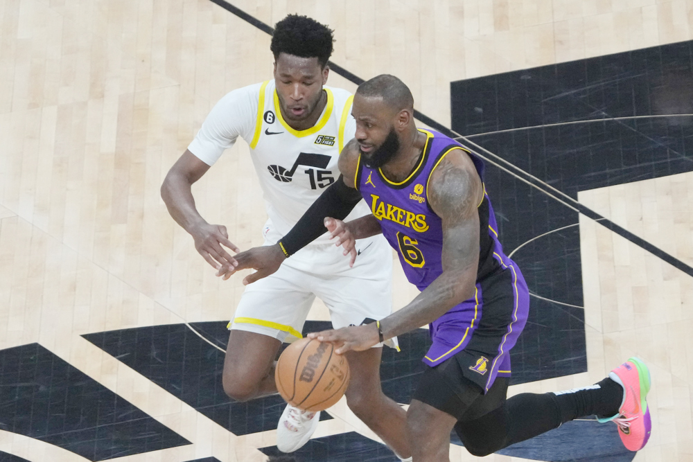 Embiid reclama el MVP y LeBron dispara a los Lakers