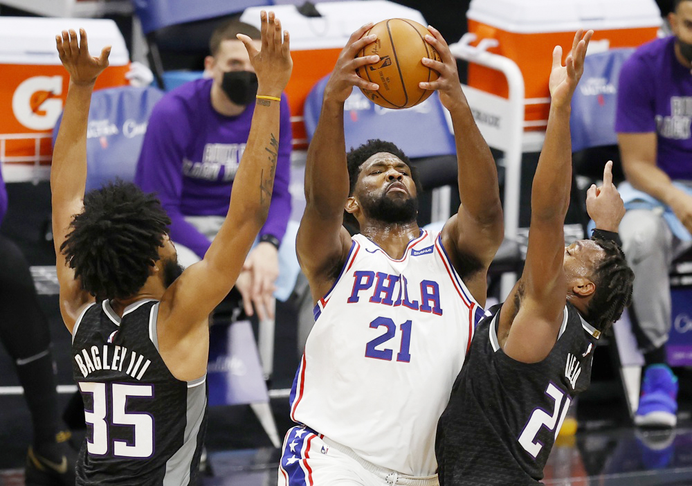 103-101. Un inmenso Embiid lidera, con 52 puntos, a los 76ers contra los Celtics