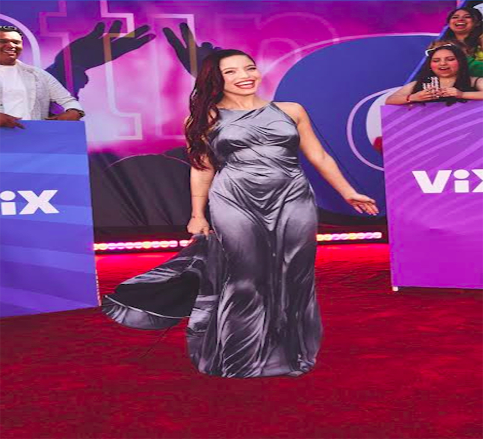 Emilia se robó las miradas en los Latin AMAs con su “wet look”