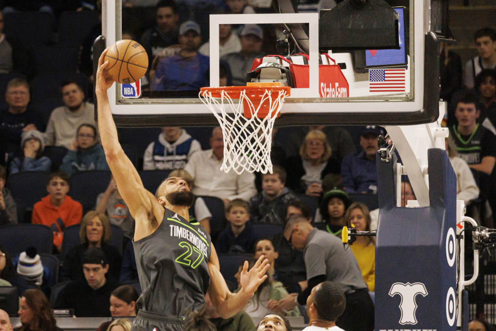 Gobert da puñetazo a su compañero Anderson en el partido de Wolves con Pelicans