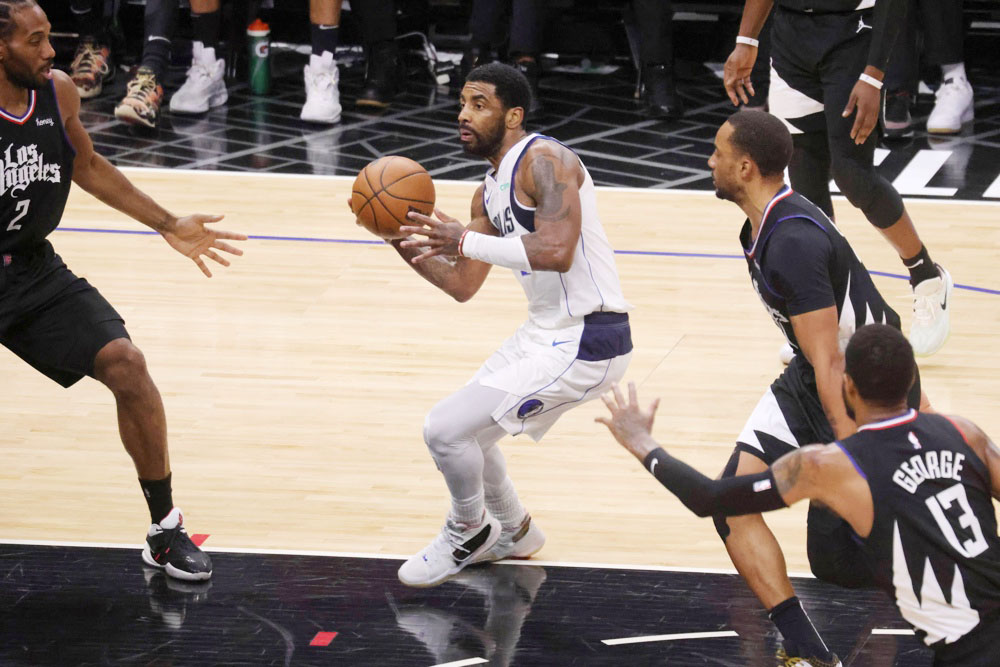 Kyrie Irving da una vida extra a los Mavericks