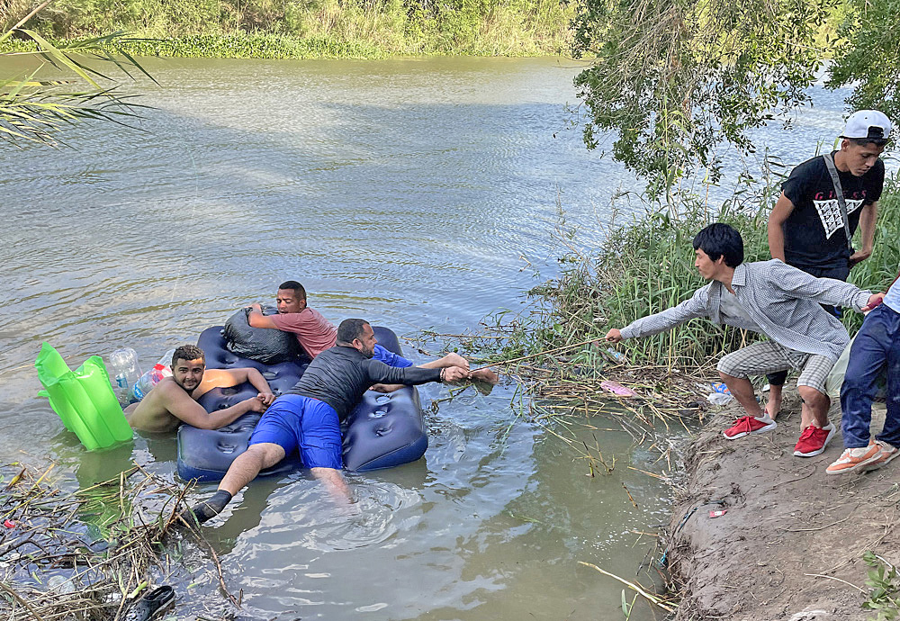 Migrantes en México se lanzan al río Bravo por desesperación de llegar a EEUU
