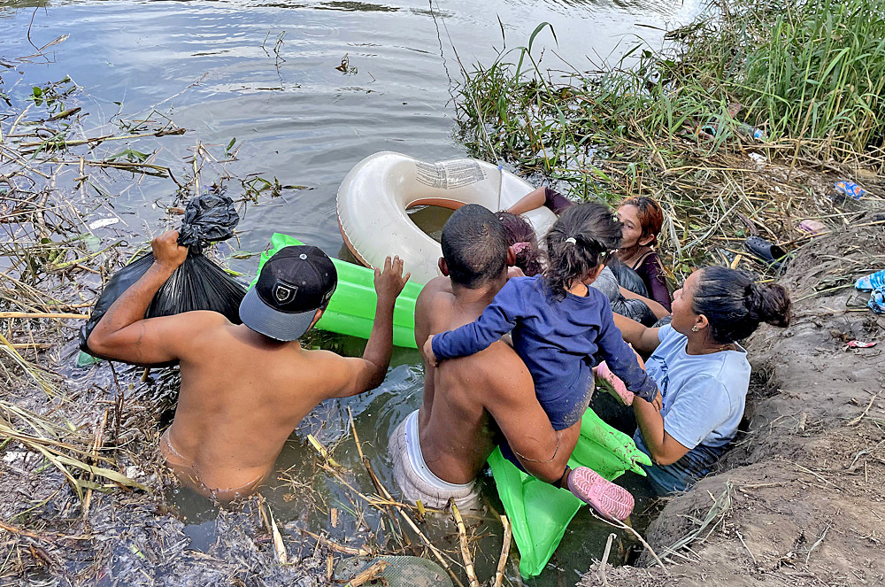 Migrantes En México Se Lanzan Al Río Bravo Por Desesperación De Llegar A Eeuu El Periódico Usa 2056