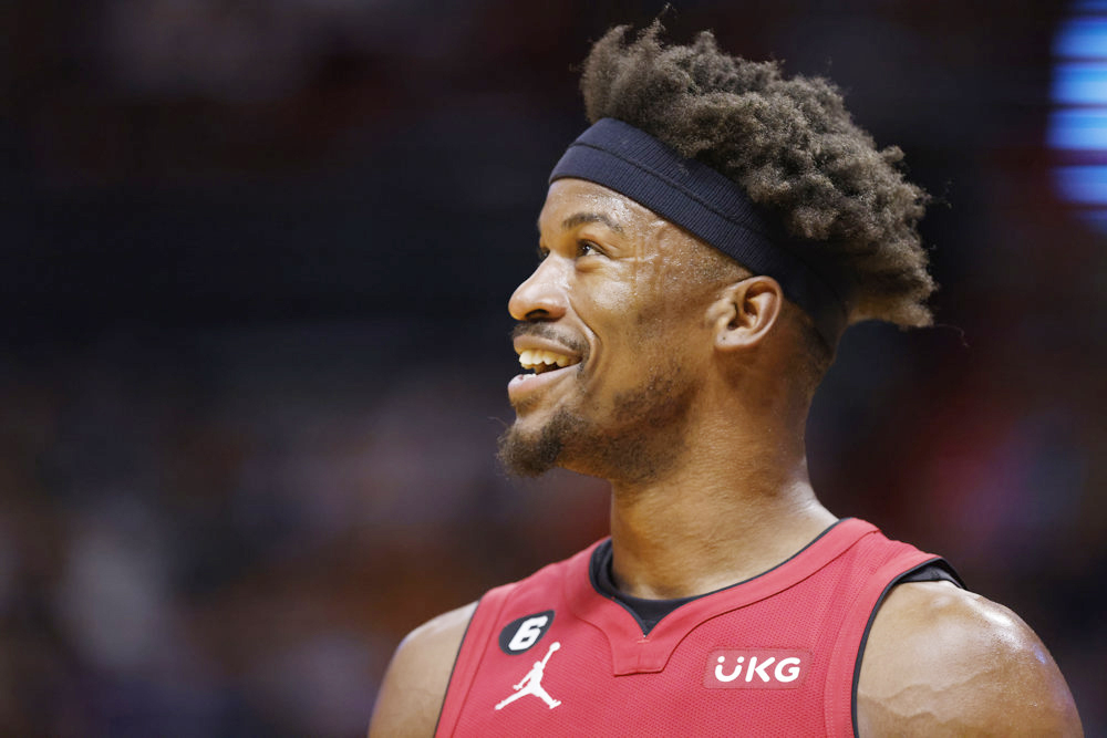 117-130. Miami sorprende a Milwaukee y Antetokounmpo se lesiona la espalda