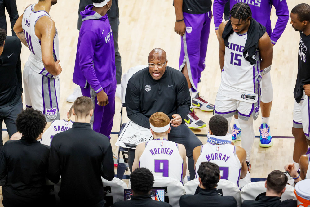 Mike Brown, elegido mejor técnico del año por su gestión con los Kings