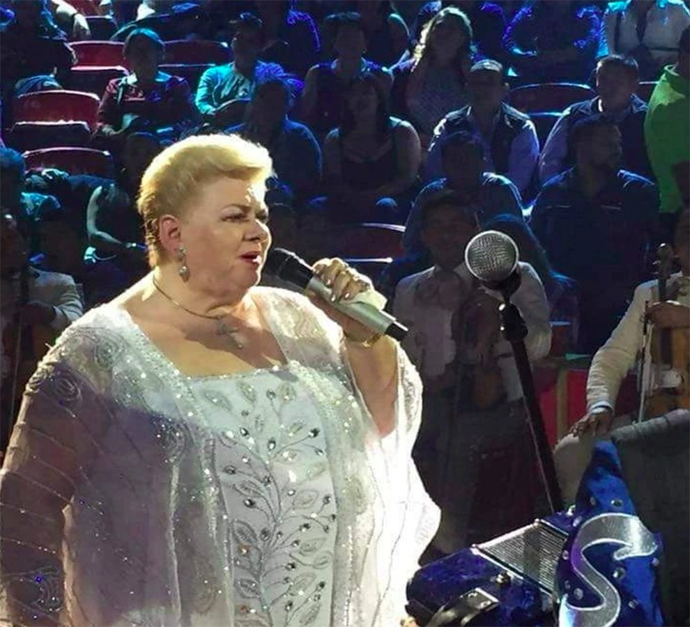 Paquita la del Barrio se retira de los palenques con emotivo concierto