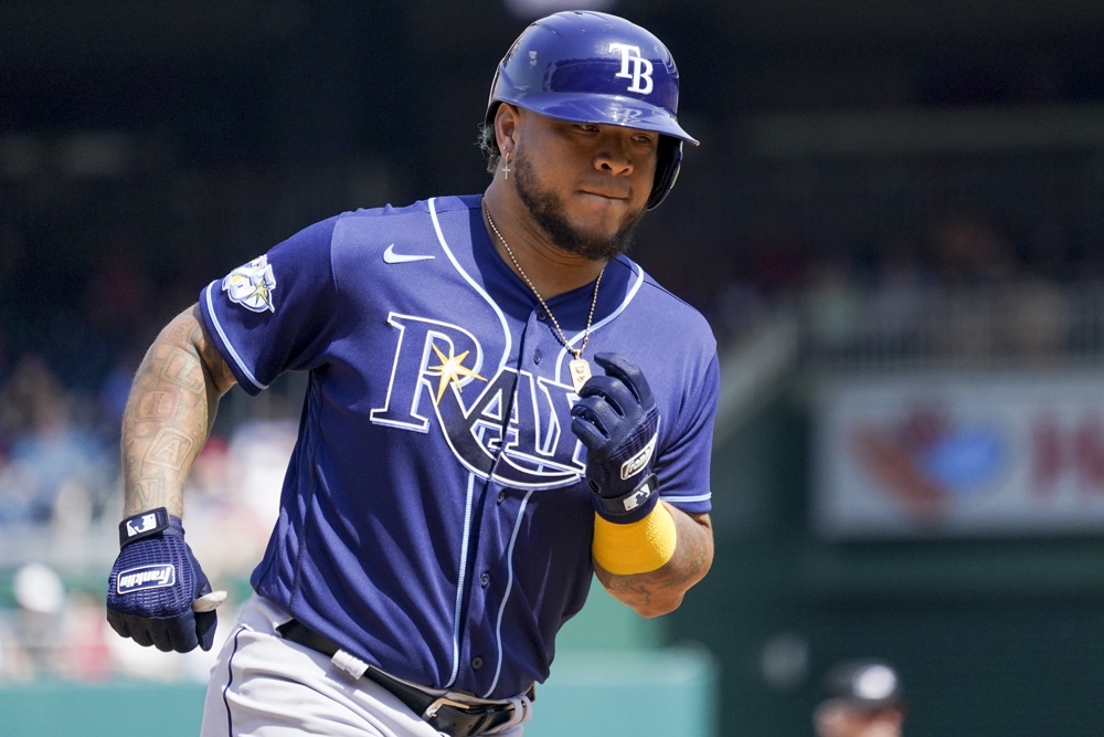 El colombiano Ramírez brilló en un histórico triunfo de los Rays y Tellez cargó con los Cerveceros en la MLB