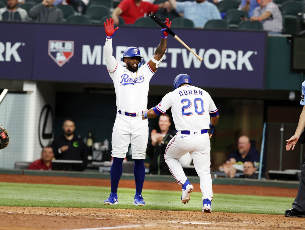 Los Rangers aplastan a los Astros y ganan la serie de Texas