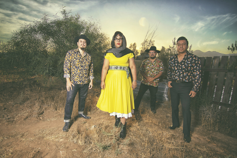 La Santa Cecilia celebra sus 15 años con un álbum “puente” de generaciones