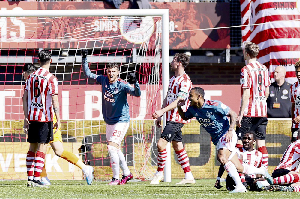 1-3. Santiago Giménez encauza el triunfo del Feyenoord