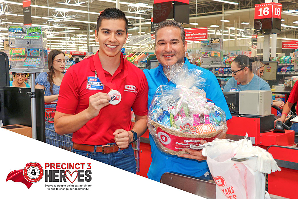 Precinto 3 reconoce a personas comunes que hacen cosas extraordinarias