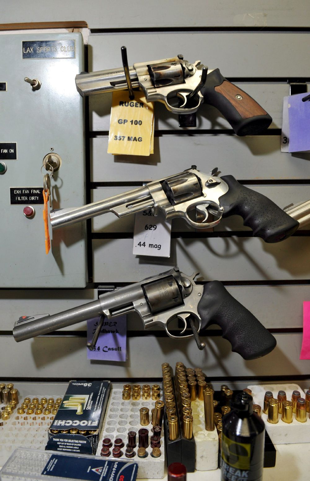 Prohíben las armas reales en el nuevo set de rodaje de “Rust”