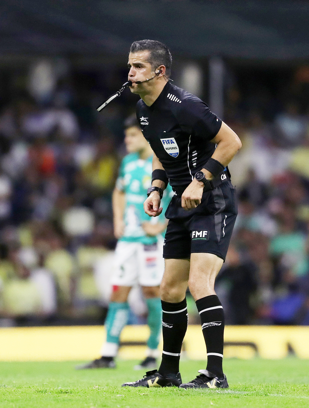 El árbitro que golpeó al argentino Romero recibe 12 partidos de castigo