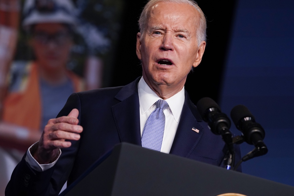 Biden se da un baño de masas horas después de anunciar su campaña para 2024