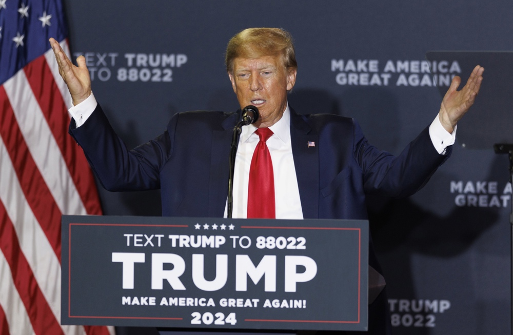 Trump dice que acabará con la ciudadanía automática para hijos de indocumentados