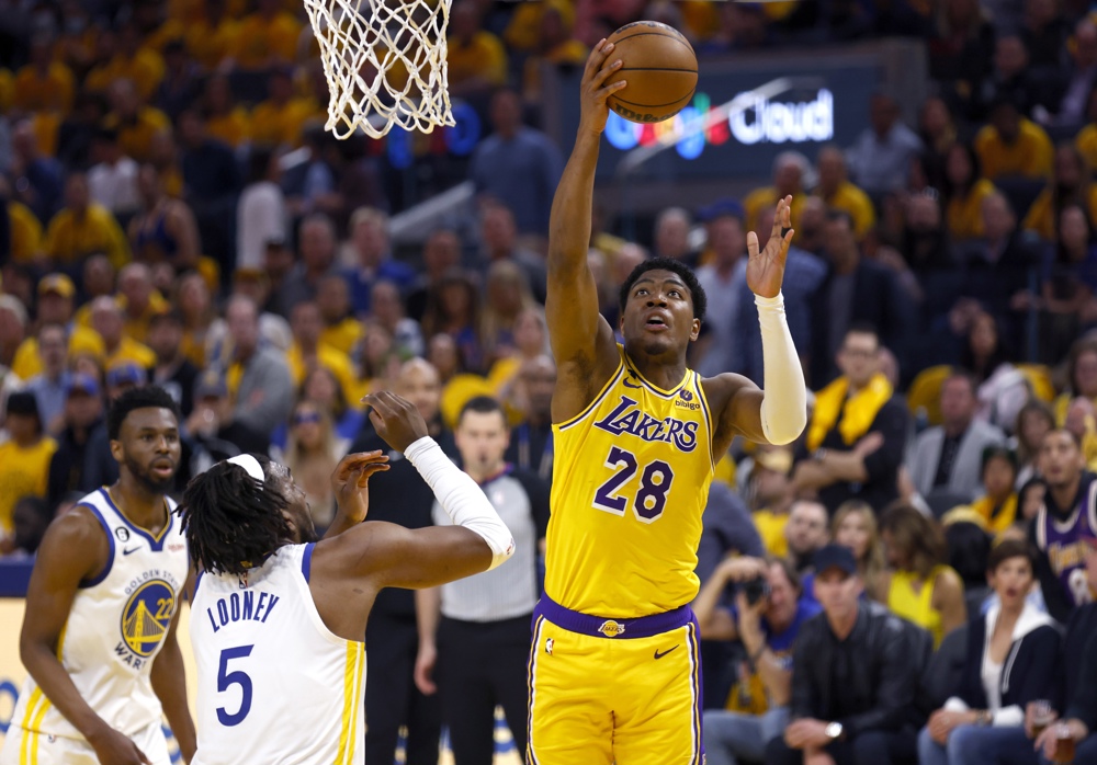 Anthony Davis dispara las alarmas en los Lakers por un trauma en la cabeza