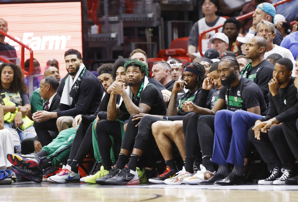 Celtics y Lakers, dos leyendas a un paso del precipicio y en busca de un milagro histórico