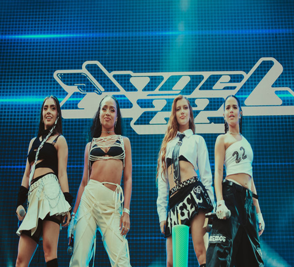 El ascendente grupo ÁNGELES 22 maravillan al público durante su presentación en el festival Tecate Emblema en CDMX