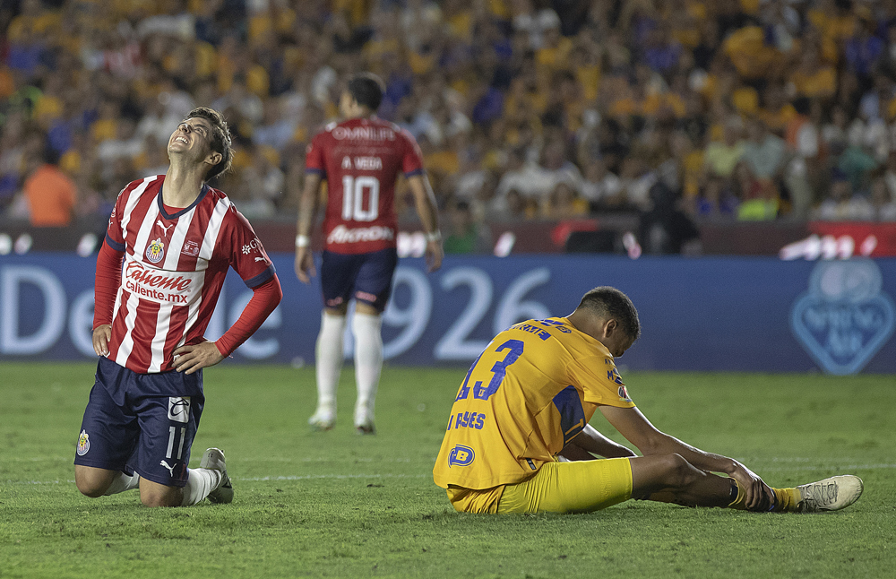 Las Chivas de Hierro firman un empate en casa de Tigres en el partido de ida de la final