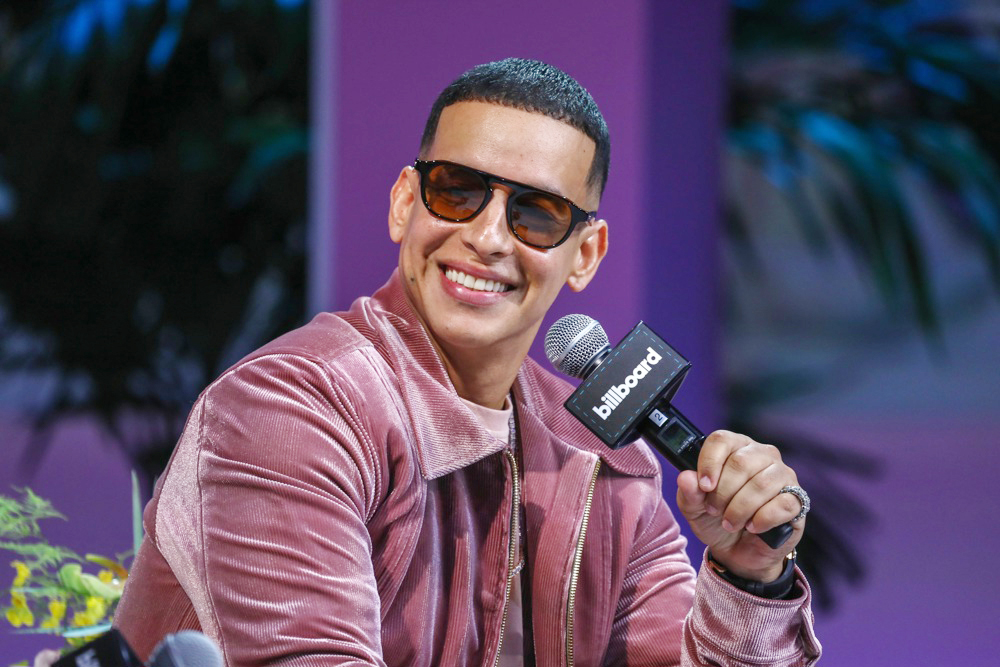 Daddy Yankee firma para ser productor de la serie “Neon” de Netflix