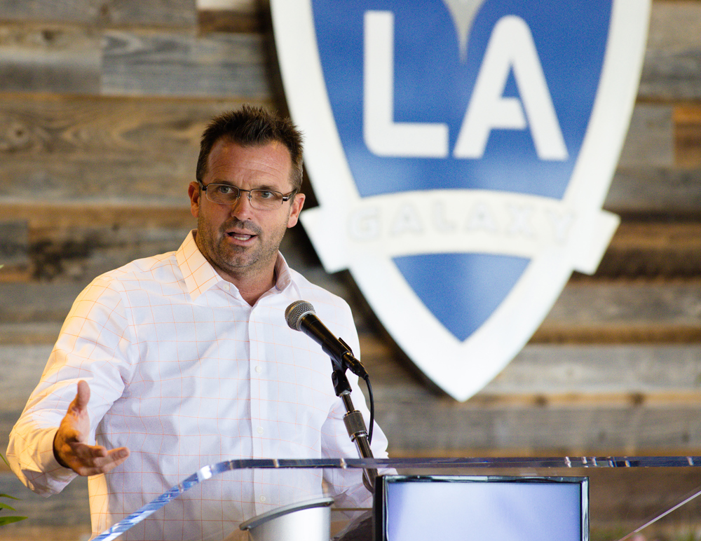 Los Ángeles Galaxy de la MLS destituyen al presidente Chris Klein
