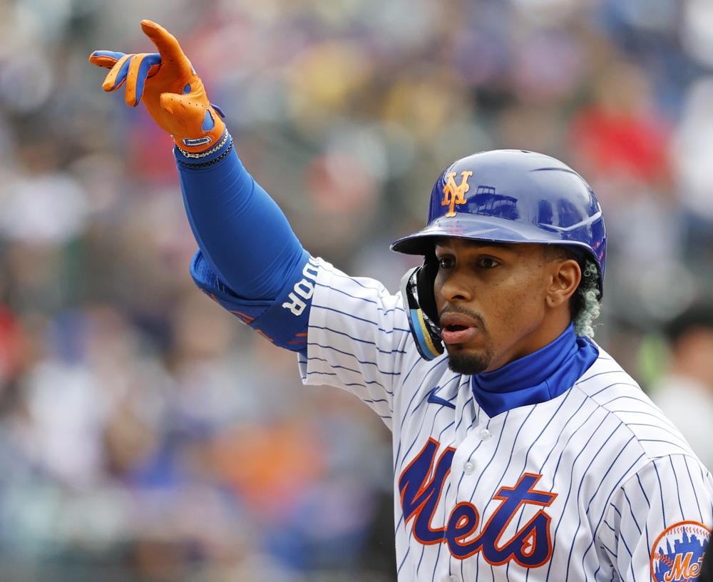 El puertorriqueño Lindor pega jonrón y levanta a los Mets en el duelo ante los Filis