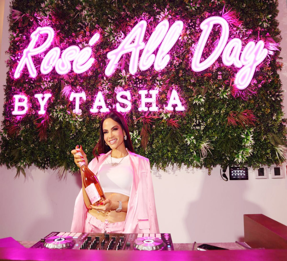 Natti Natasha celebra su nuevo negocio en Miami rodeada de amigos como Lele Pons y Guaynaa