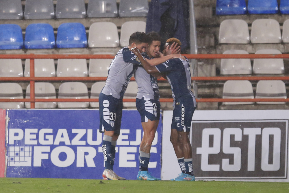 El Pachuca del colombiano Arango inicia defensa del título ante el Santos