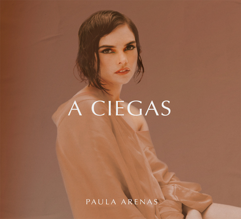 Paula Arenas presenta su disco “A ciegas”, en donde habla de las formas de amar y ser amado