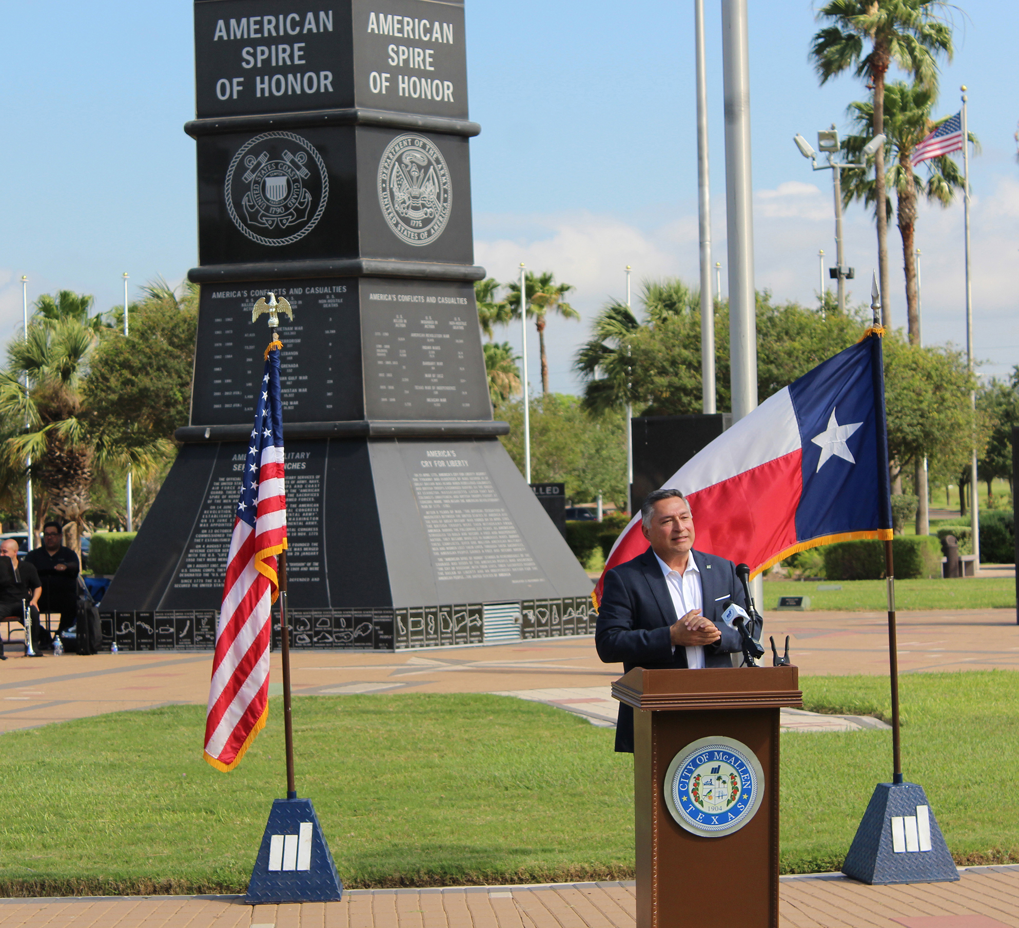 “Por honor, por servicio y por la patria”