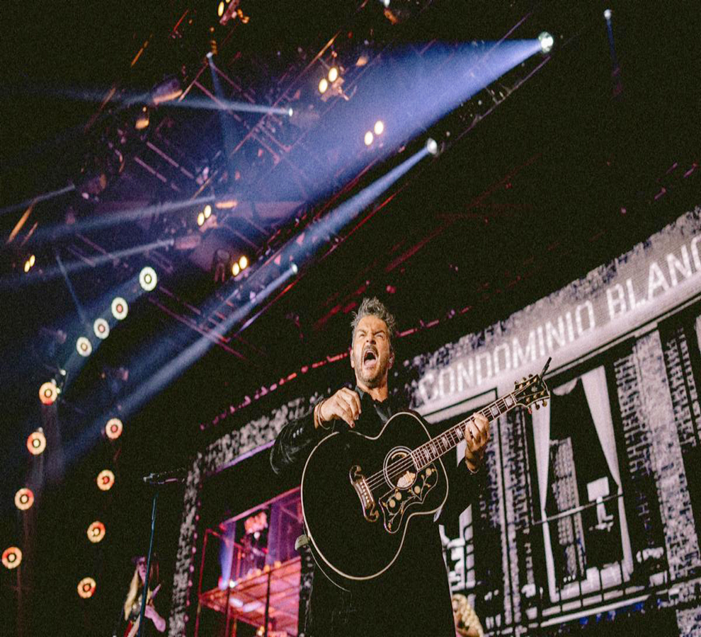 RICARDO ARJONA comenzó con el pie derecho su gira “Blanco y Negro: Volver”