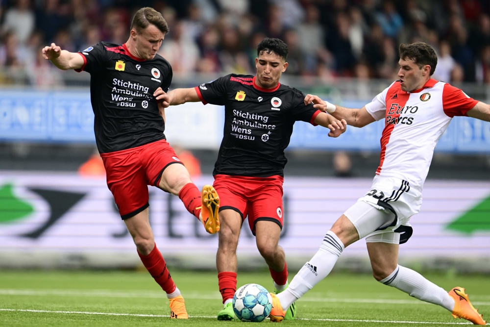 0-2. Santiago Gimenez iguala a Hugo Sánchez y acerca al Feyenoord al título