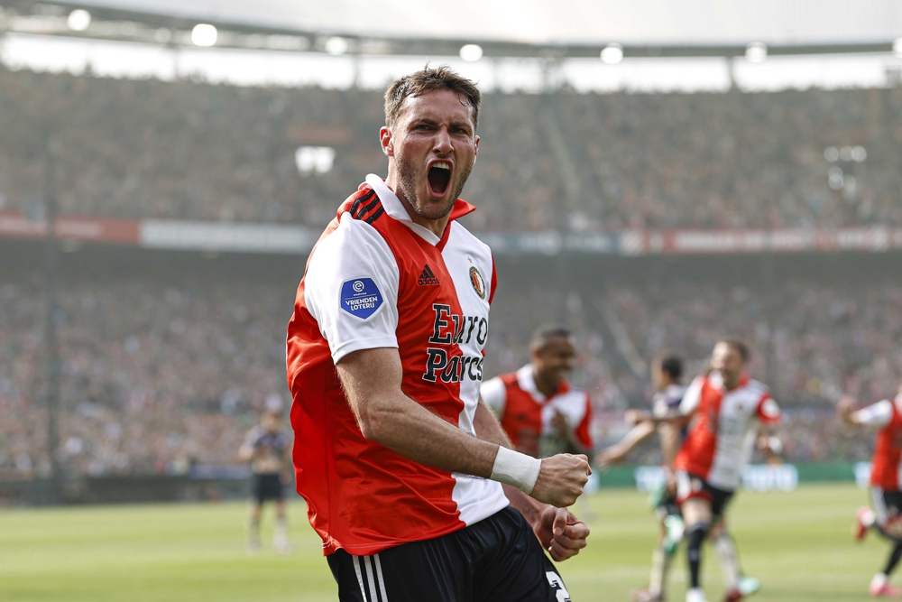 3-0. Santiago Giménez, Idrissi y Paixao coronan al Feyenoord seis años después