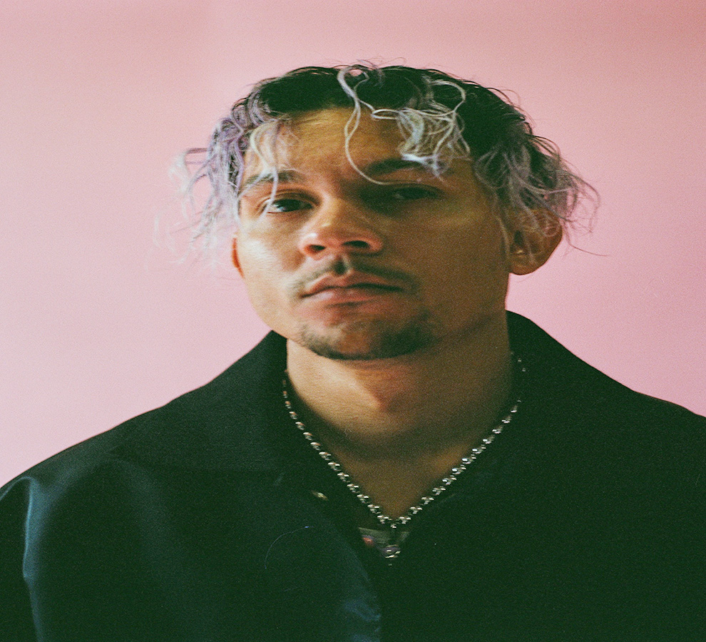 TAINY vuelve con el primer adelanto de su álbum debut “Data” “Obstáculo” Feat. Myke Towers